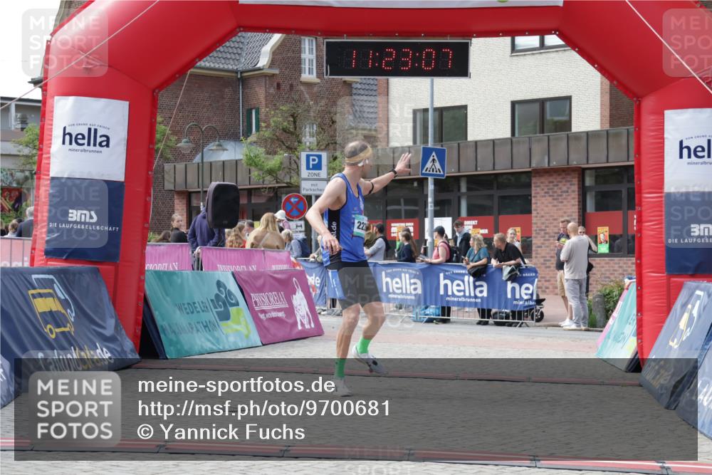 10.05.2026 - 8. Wedeler Halbmarathon Yannick Fuchs http://msf.ph/oto/9700681 10.05.2026 11:23:06 Ziel 2235 meine-sportfotos.de