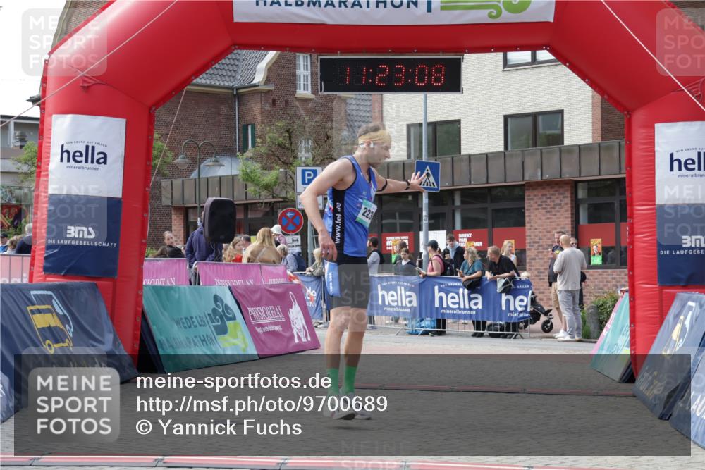 10.05.2026 - 8. Wedeler Halbmarathon Yannick Fuchs http://msf.ph/oto/9700689 10.05.2026 11:23:06 Ziel 2235 meine-sportfotos.de