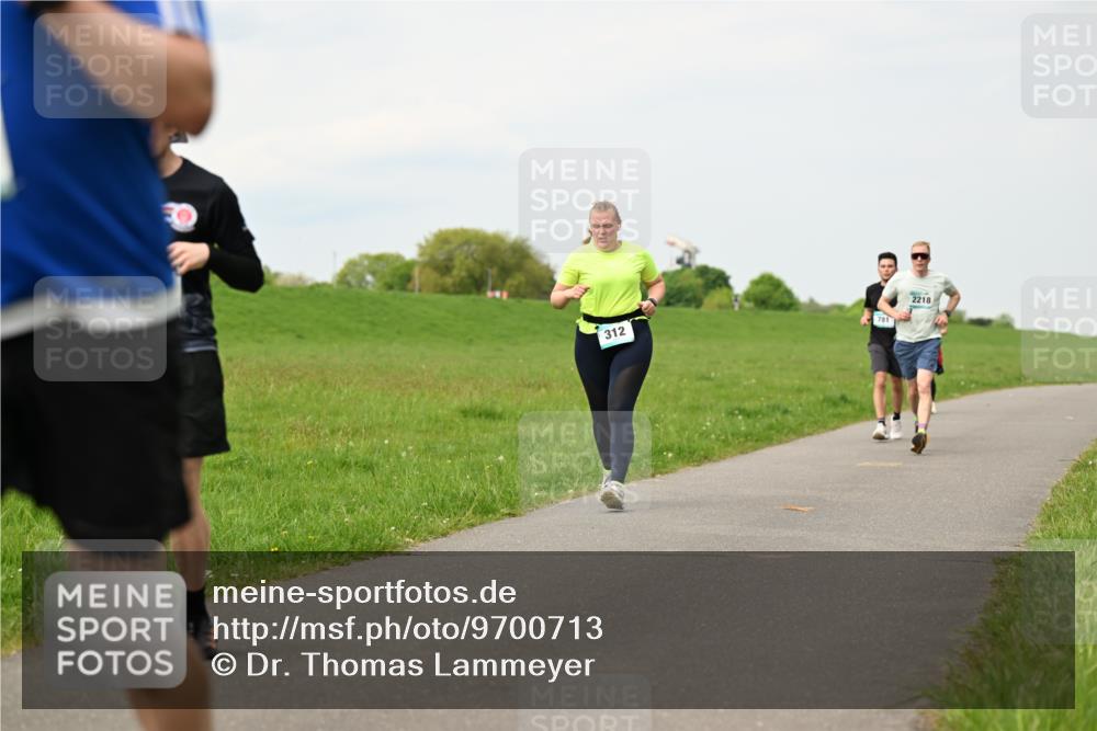 10.05.2026 - 8. Wedeler Halbmarathon Dr. Thomas Lammeyer http://msf.ph/oto/9700713 10.05.2026 11:40:19 Laufen 312, 781, 2218 meine-sportfotos.de