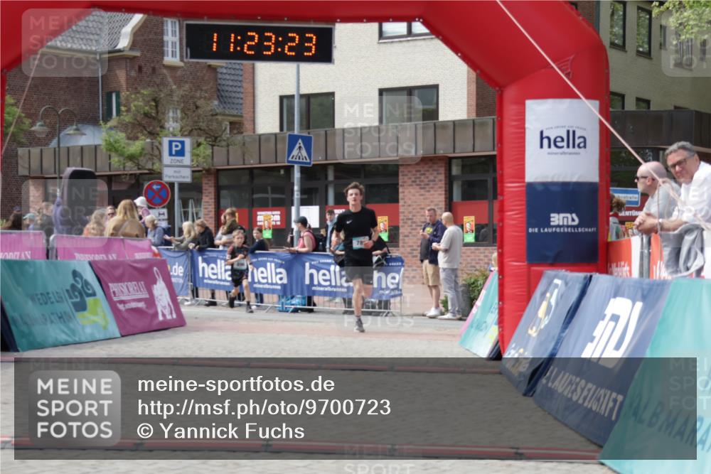 10.05.2026 - 8. Wedeler Halbmarathon Yannick Fuchs http://msf.ph/oto/9700723 10.05.2026 11:23:22 Ziel 786, 896 meine-sportfotos.de