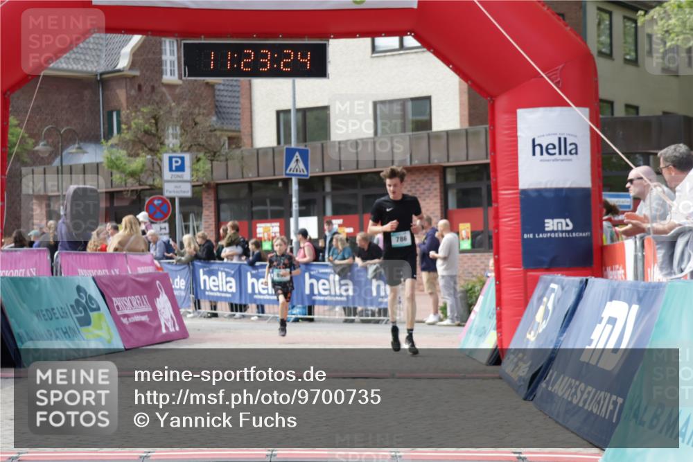 10.05.2026 - 8. Wedeler Halbmarathon Yannick Fuchs http://msf.ph/oto/9700735 10.05.2026 11:23:23 Ziel 786, 896 meine-sportfotos.de