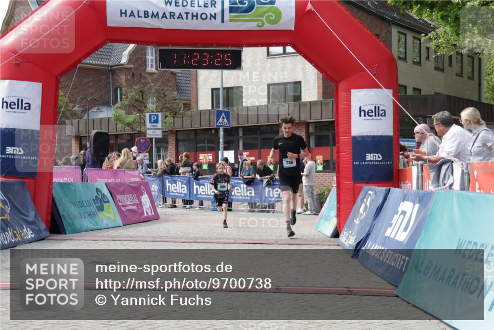 10.05.2026 - 8. Wedeler Halbmarathon Yannick Fuchs http://msf.ph/oto/9700738 10.05.2026 11:23:23 Ziel 786, 896 meine-sportfotos.de