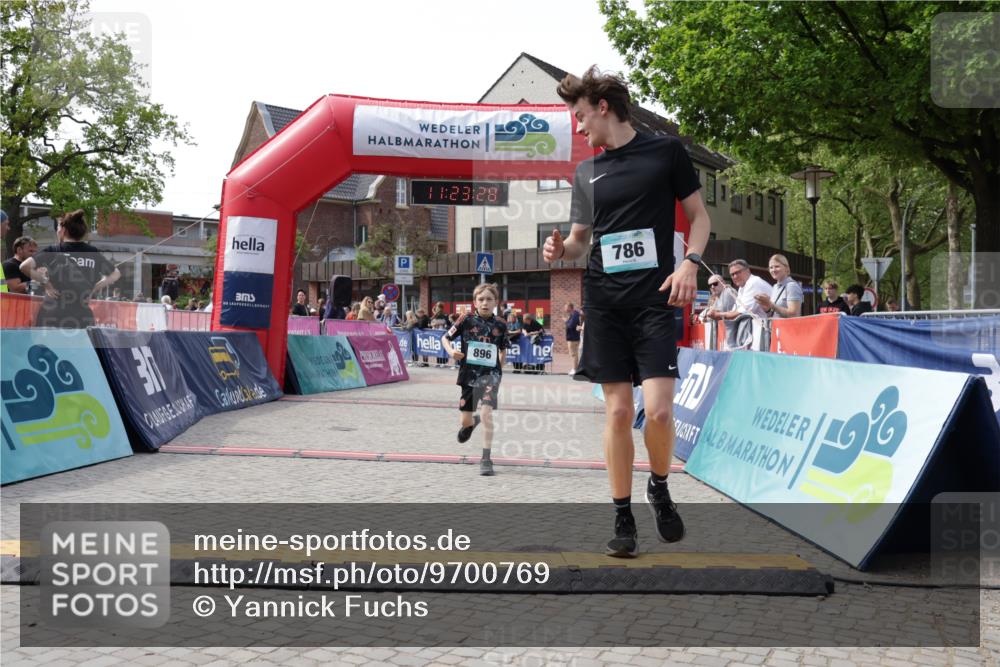 10.05.2026 - 8. Wedeler Halbmarathon Yannick Fuchs http://msf.ph/oto/9700769 10.05.2026 11:23:26 Ziel 786, 896 meine-sportfotos.de