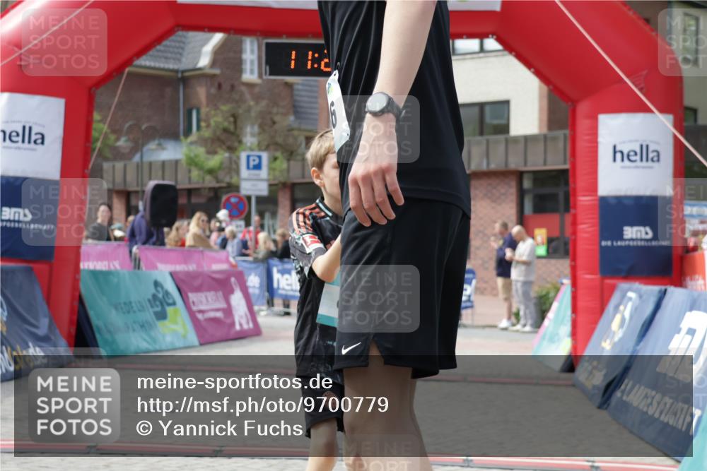 10.05.2026 - 8. Wedeler Halbmarathon Yannick Fuchs http://msf.ph/oto/9700779 10.05.2026 11:23:29 Ziel 786, 896 meine-sportfotos.de