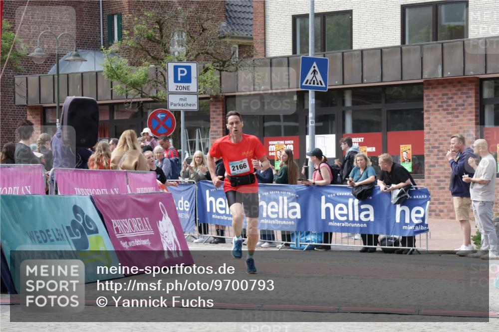 10.05.2026 - 8. Wedeler Halbmarathon Yannick Fuchs http://msf.ph/oto/9700793 10.05.2026 11:23:35 Ziel 2023, 2166 meine-sportfotos.de
