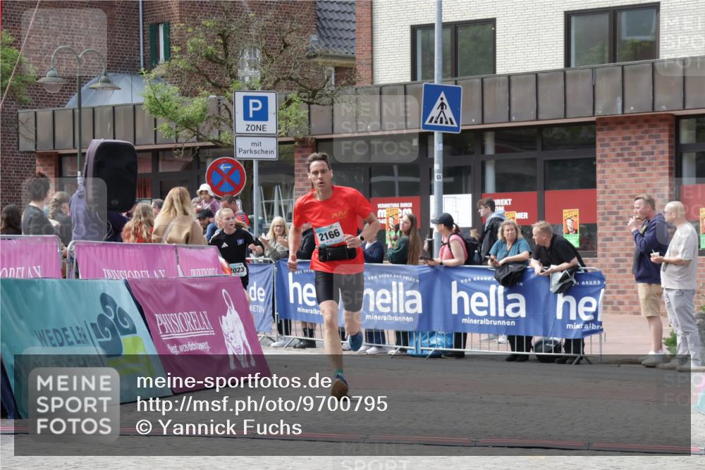 10.05.2026 - 8. Wedeler Halbmarathon Yannick Fuchs http://msf.ph/oto/9700795 10.05.2026 11:23:35 Ziel 2023, 2166 meine-sportfotos.de