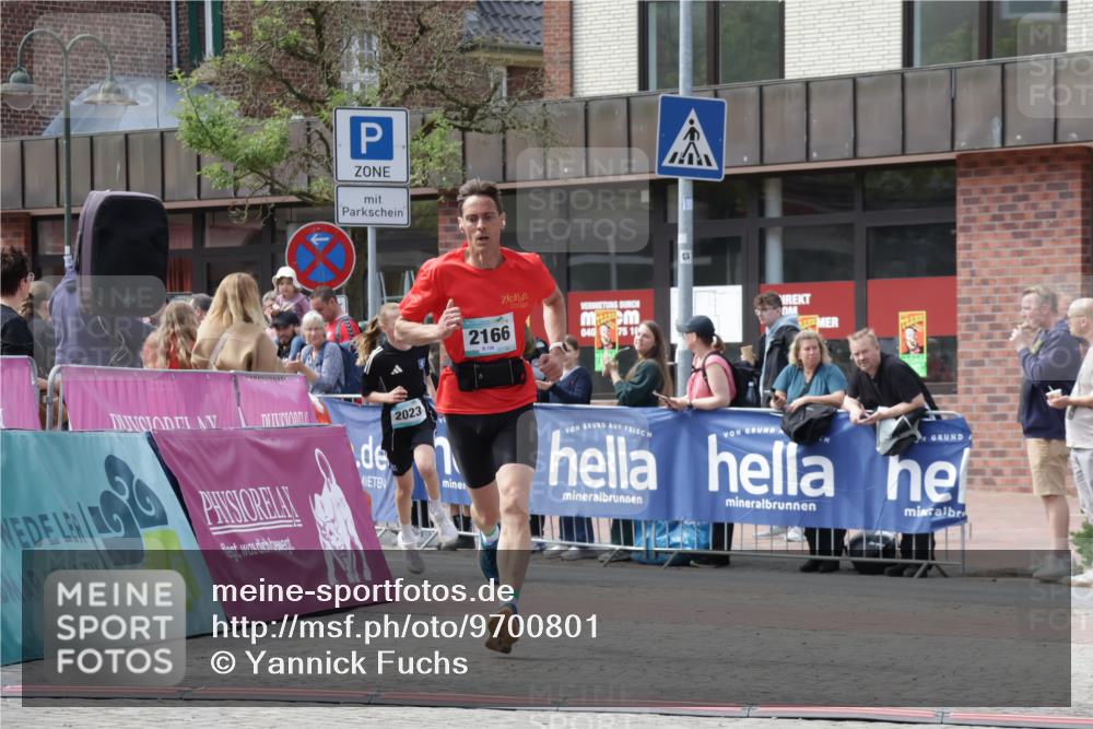 10.05.2026 - 8. Wedeler Halbmarathon Yannick Fuchs http://msf.ph/oto/9700801 10.05.2026 11:23:35 Ziel 2023, 2166 meine-sportfotos.de