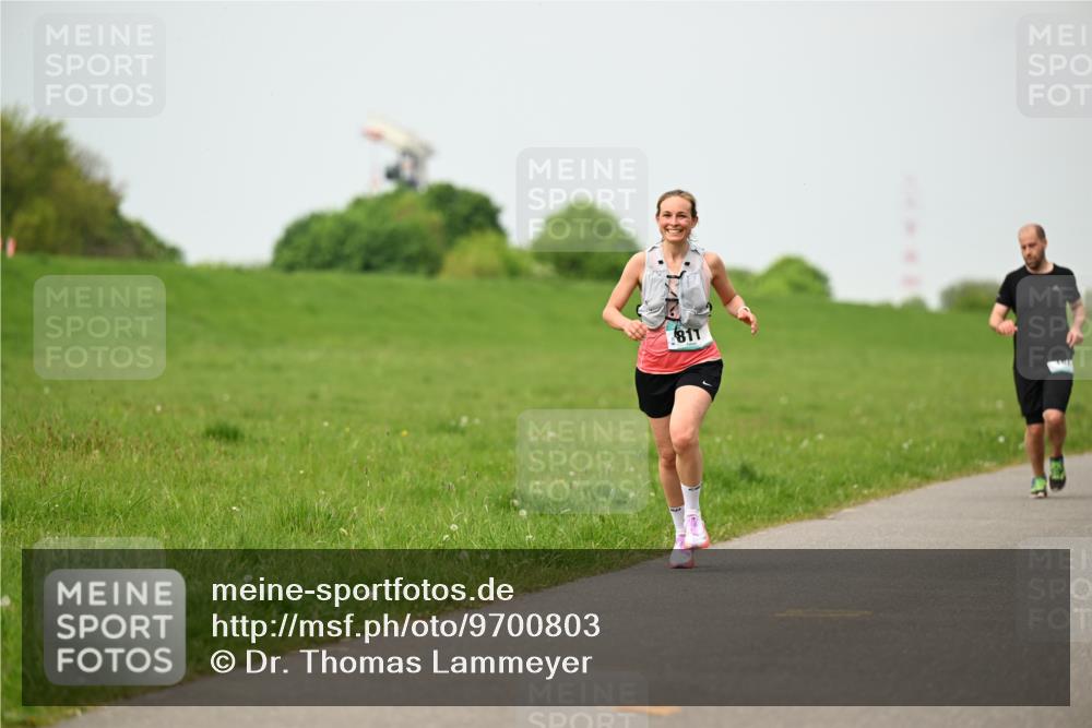 10.05.2026 - 8. Wedeler Halbmarathon Dr. Thomas Lammeyer http://msf.ph/oto/9700803 10.05.2026 11:40:45 Laufen 811 meine-sportfotos.de