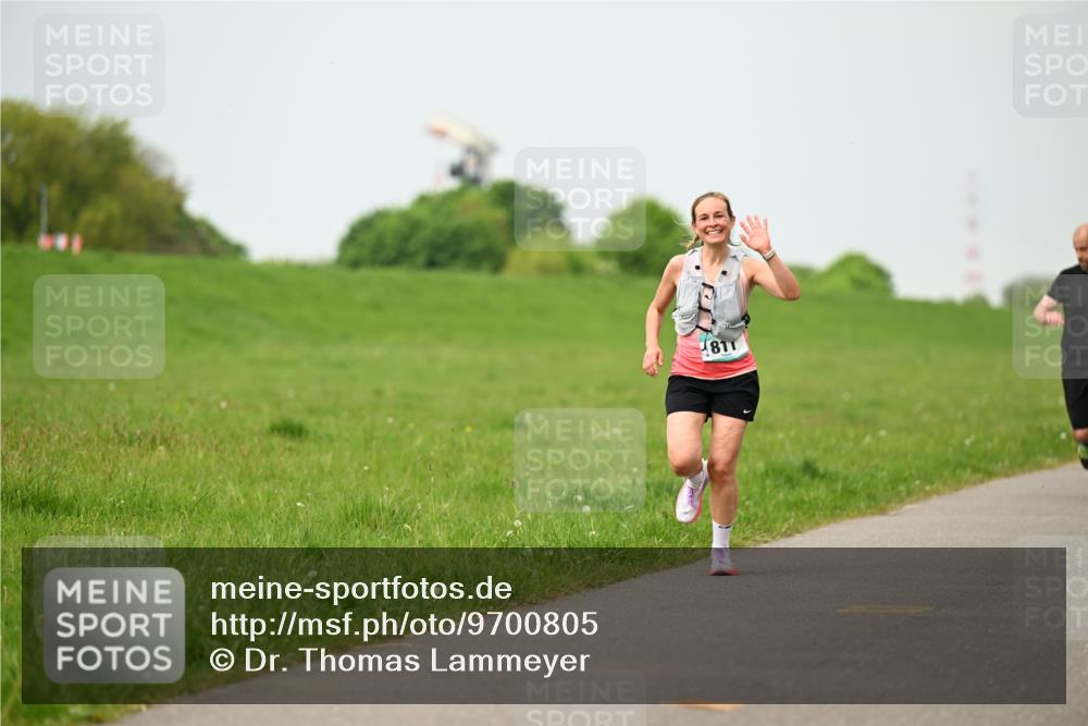 10.05.2026 - 8. Wedeler Halbmarathon Dr. Thomas Lammeyer http://msf.ph/oto/9700805 10.05.2026 11:40:45 Laufen  meine-sportfotos.de