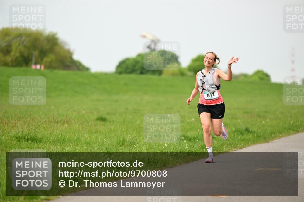 10.05.2026 - 8. Wedeler Halbmarathon Dr. Thomas Lammeyer http://msf.ph/oto/9700808 10.05.2026 11:40:45 Laufen 811 meine-sportfotos.de