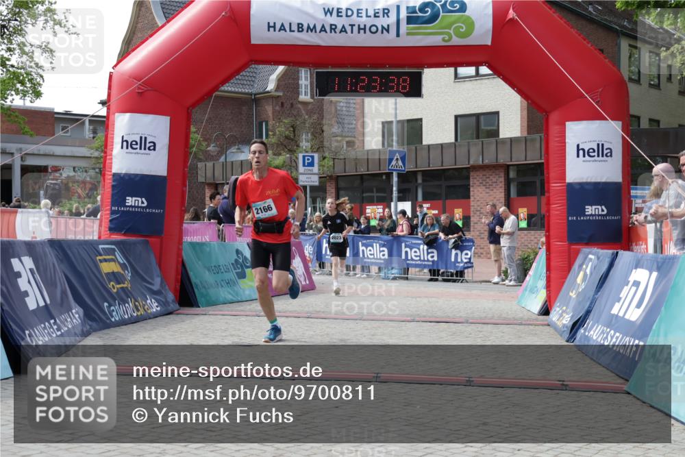 10.05.2026 - 8. Wedeler Halbmarathon Yannick Fuchs http://msf.ph/oto/9700811 10.05.2026 11:23:37 Ziel 2023, 2166 meine-sportfotos.de