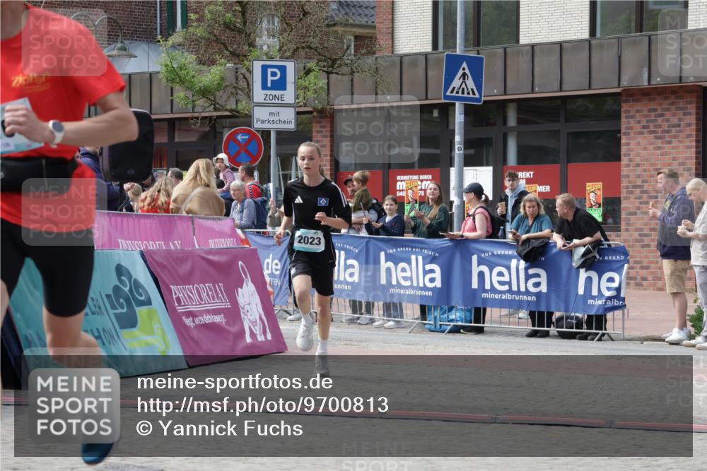 10.05.2026 - 8. Wedeler Halbmarathon Yannick Fuchs http://msf.ph/oto/9700813 10.05.2026 11:23:37 Ziel 2023, 2166 meine-sportfotos.de