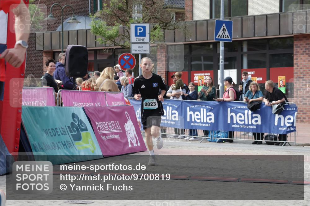 10.05.2026 - 8. Wedeler Halbmarathon Yannick Fuchs http://msf.ph/oto/9700819 10.05.2026 11:23:38 Ziel 2023, 2166 meine-sportfotos.de