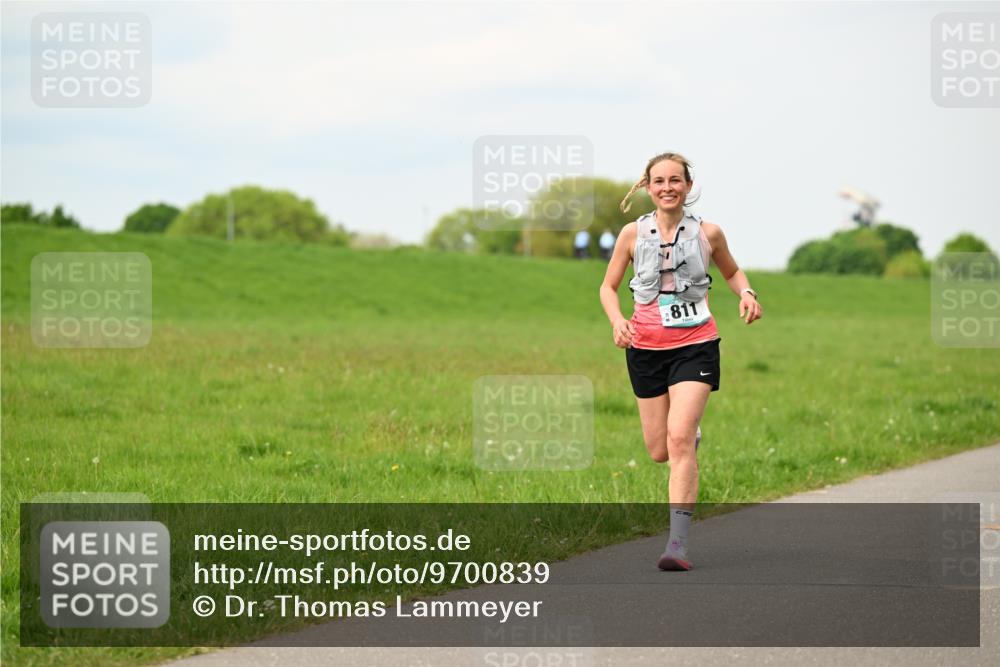 10.05.2026 - 8. Wedeler Halbmarathon Dr. Thomas Lammeyer http://msf.ph/oto/9700839 10.05.2026 11:40:48 Laufen 811 meine-sportfotos.de