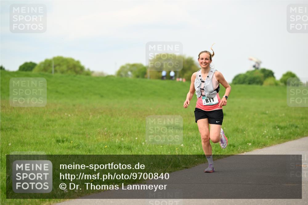 10.05.2026 - 8. Wedeler Halbmarathon Dr. Thomas Lammeyer http://msf.ph/oto/9700840 10.05.2026 11:40:48 Laufen 811 meine-sportfotos.de