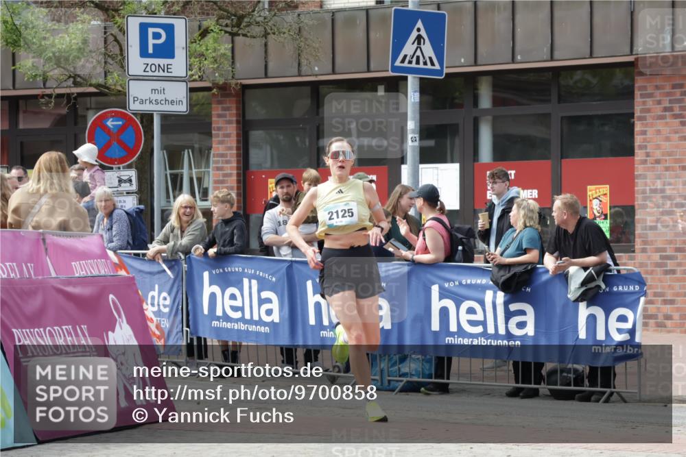 10.05.2026 - 8. Wedeler Halbmarathon Yannick Fuchs http://msf.ph/oto/9700858 10.05.2026 11:23:54 Ziel 2125, 2165 meine-sportfotos.de
