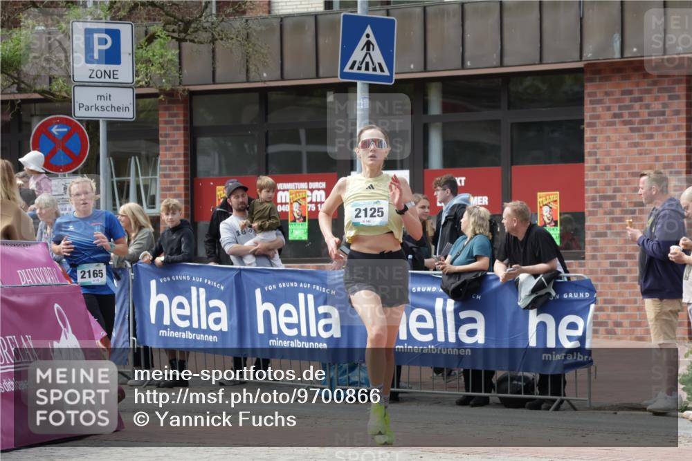 10.05.2026 - 8. Wedeler Halbmarathon Yannick Fuchs http://msf.ph/oto/9700866 10.05.2026 11:23:55 Ziel 2125, 2165 meine-sportfotos.de