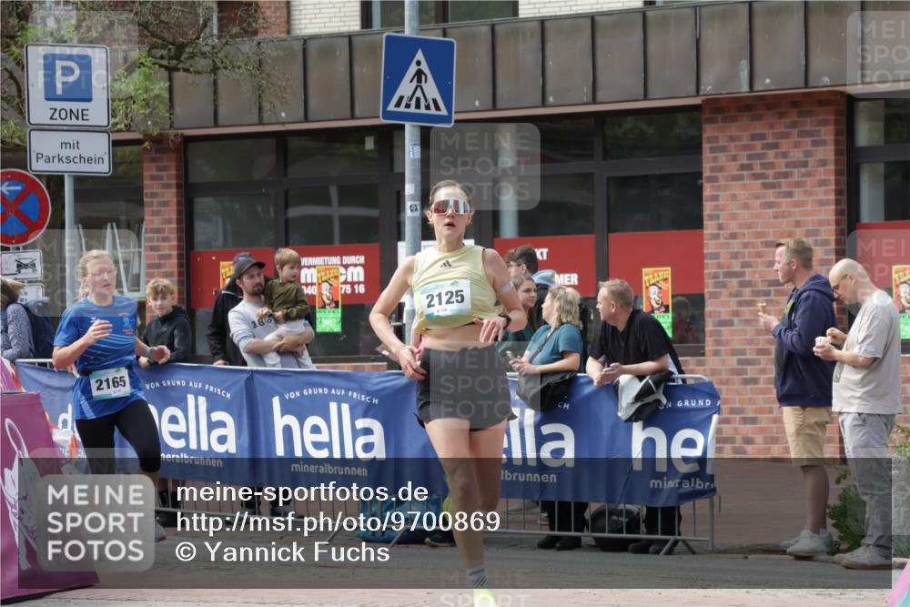 10.05.2026 - 8. Wedeler Halbmarathon Yannick Fuchs http://msf.ph/oto/9700869 10.05.2026 11:23:55 Ziel 2125, 2165 meine-sportfotos.de