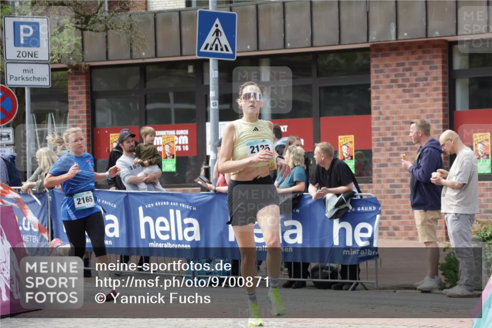 10.05.2026 - 8. Wedeler Halbmarathon Yannick Fuchs http://msf.ph/oto/9700871 10.05.2026 11:23:55 Ziel 2125, 2165 meine-sportfotos.de