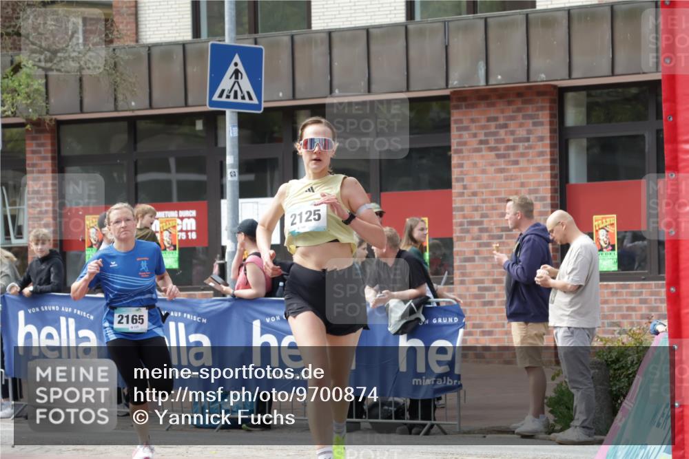 10.05.2026 - 8. Wedeler Halbmarathon Yannick Fuchs http://msf.ph/oto/9700874 10.05.2026 11:23:55 Ziel 2125, 2165 meine-sportfotos.de