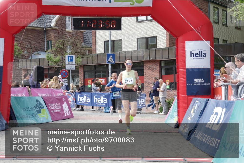 10.05.2026 - 8. Wedeler Halbmarathon Yannick Fuchs http://msf.ph/oto/9700883 10.05.2026 11:23:56 Ziel 2125, 2165 meine-sportfotos.de