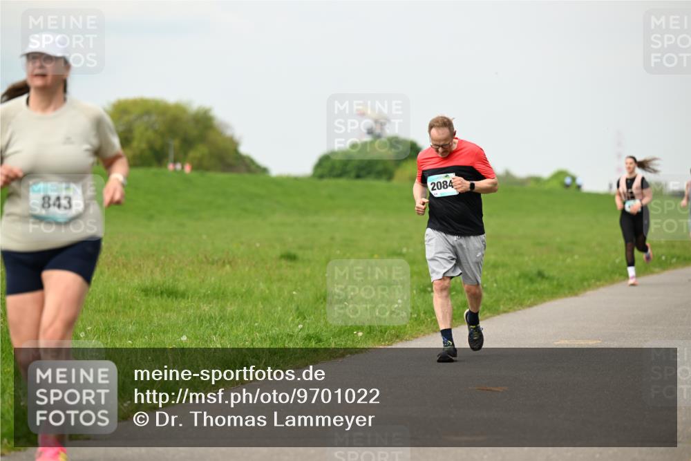 10.05.2026 - 8. Wedeler Halbmarathon Dr. Thomas Lammeyer http://msf.ph/oto/9701022 10.05.2026 11:41:33 Laufen 843, 2084 meine-sportfotos.de