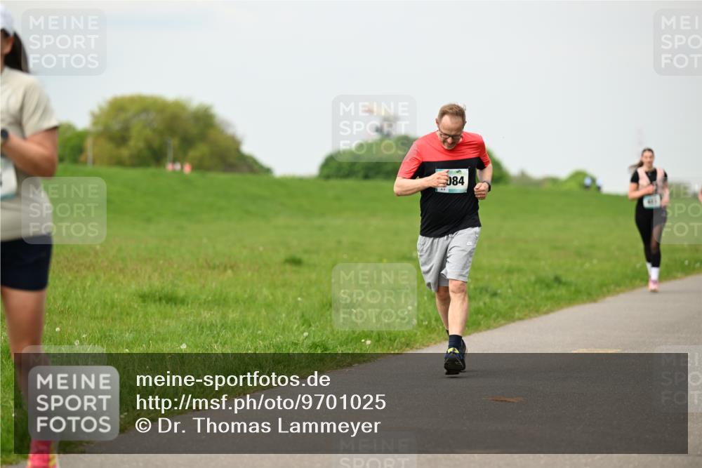 10.05.2026 - 8. Wedeler Halbmarathon Dr. Thomas Lammeyer http://msf.ph/oto/9701025 10.05.2026 11:41:34 Laufen 084 meine-sportfotos.de