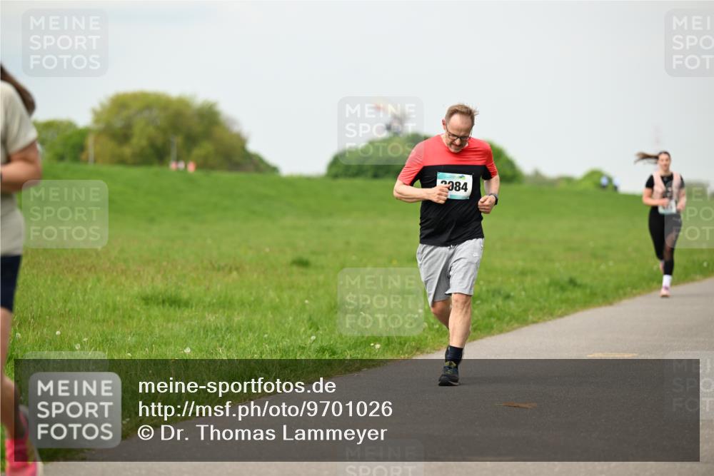 10.05.2026 - 8. Wedeler Halbmarathon Dr. Thomas Lammeyer http://msf.ph/oto/9701026 10.05.2026 11:41:34 Laufen 2284 meine-sportfotos.de