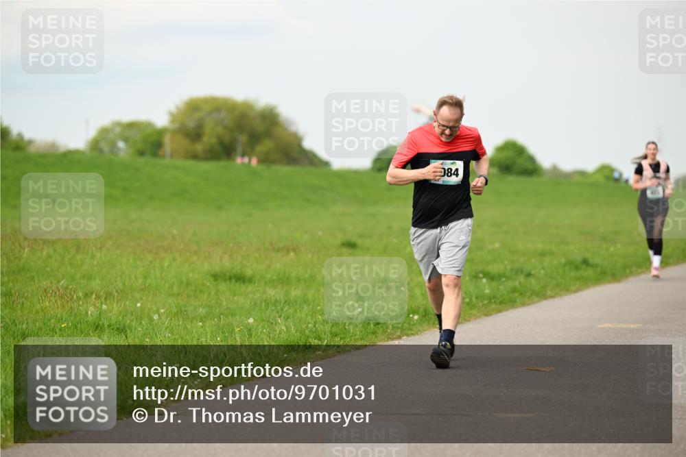 10.05.2026 - 8. Wedeler Halbmarathon Dr. Thomas Lammeyer http://msf.ph/oto/9701031 10.05.2026 11:41:35 Laufen 084 meine-sportfotos.de