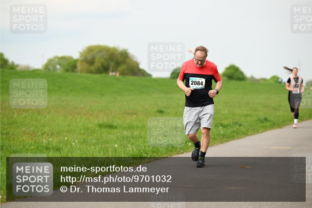 10.05.2026 - 8. Wedeler Halbmarathon Dr. Thomas Lammeyer http://msf.ph/oto/9701032 10.05.2026 11:41:35 Laufen 2084 meine-sportfotos.de