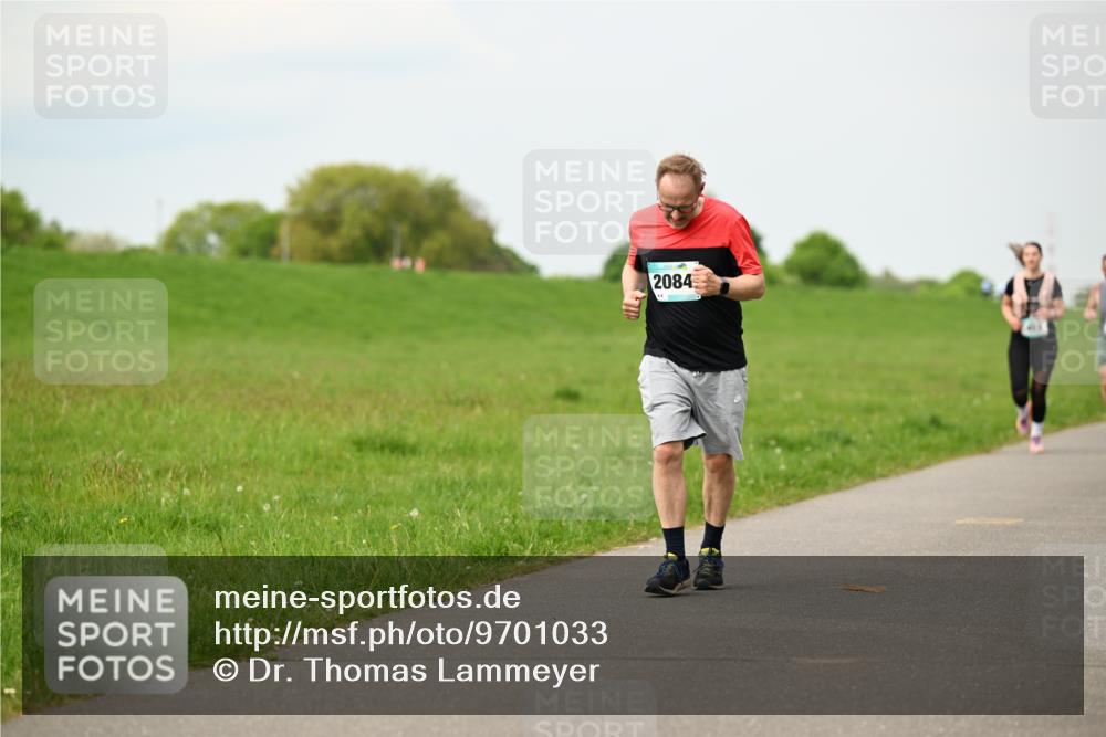 10.05.2026 - 8. Wedeler Halbmarathon Dr. Thomas Lammeyer http://msf.ph/oto/9701033 10.05.2026 11:41:35 Laufen 2084 meine-sportfotos.de
