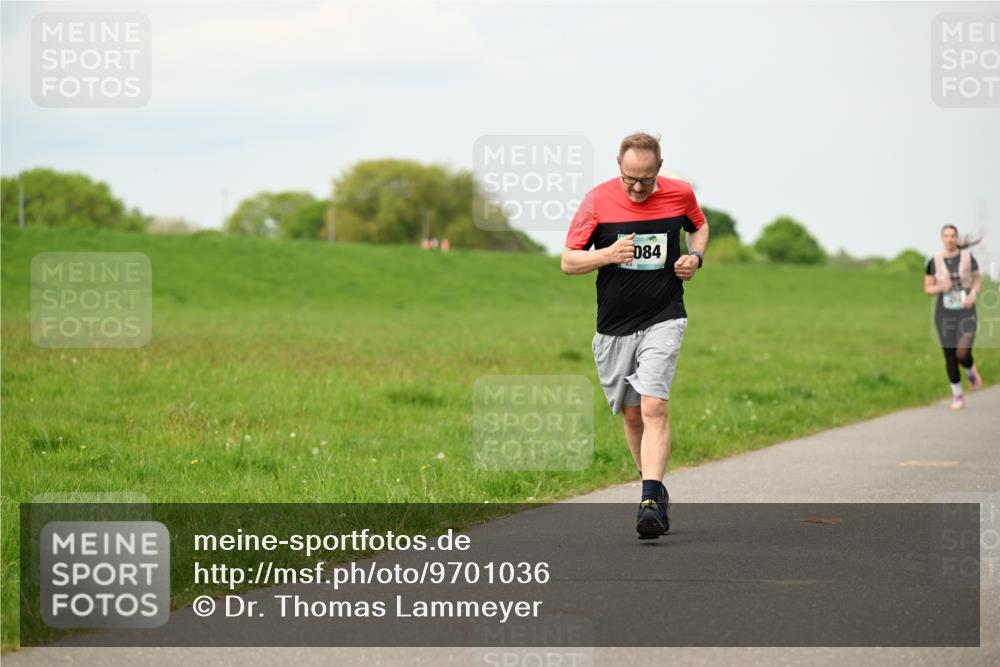 10.05.2026 - 8. Wedeler Halbmarathon Dr. Thomas Lammeyer http://msf.ph/oto/9701036 10.05.2026 11:41:35 Laufen 084 meine-sportfotos.de