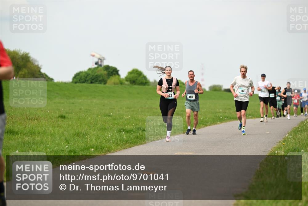 10.05.2026 - 8. Wedeler Halbmarathon Dr. Thomas Lammeyer http://msf.ph/oto/9701041 10.05.2026 11:41:37 Laufen 489, 2043 meine-sportfotos.de