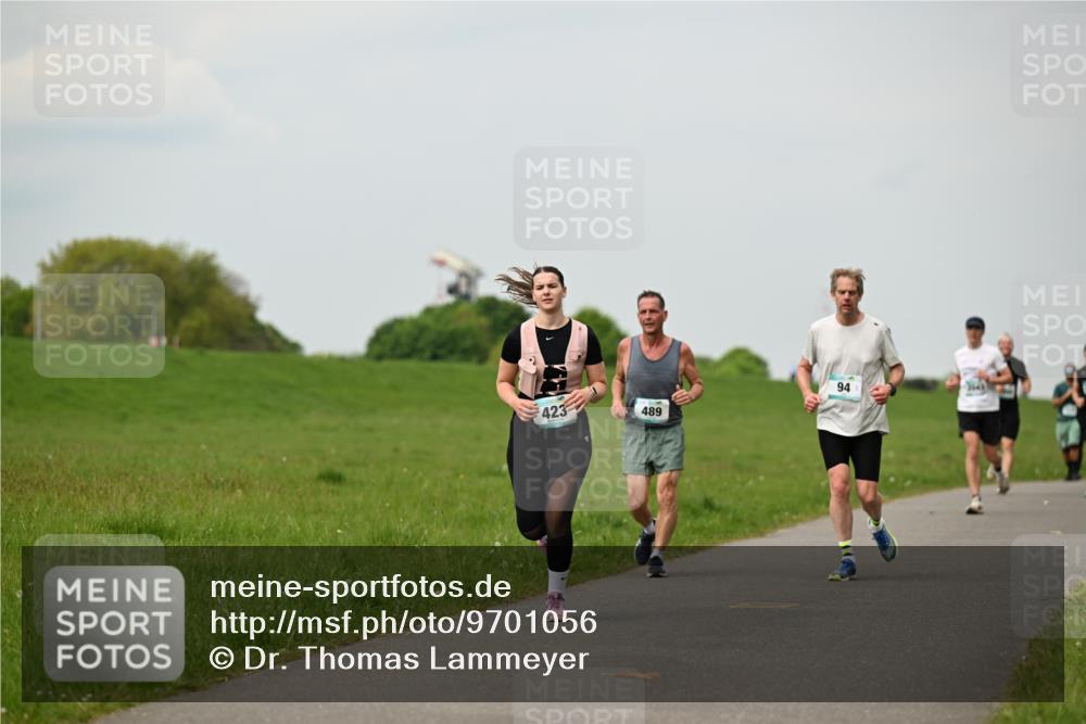 10.05.2026 - 8. Wedeler Halbmarathon Dr. Thomas Lammeyer http://msf.ph/oto/9701056 10.05.2026 11:41:40 Laufen 423, 489 meine-sportfotos.de