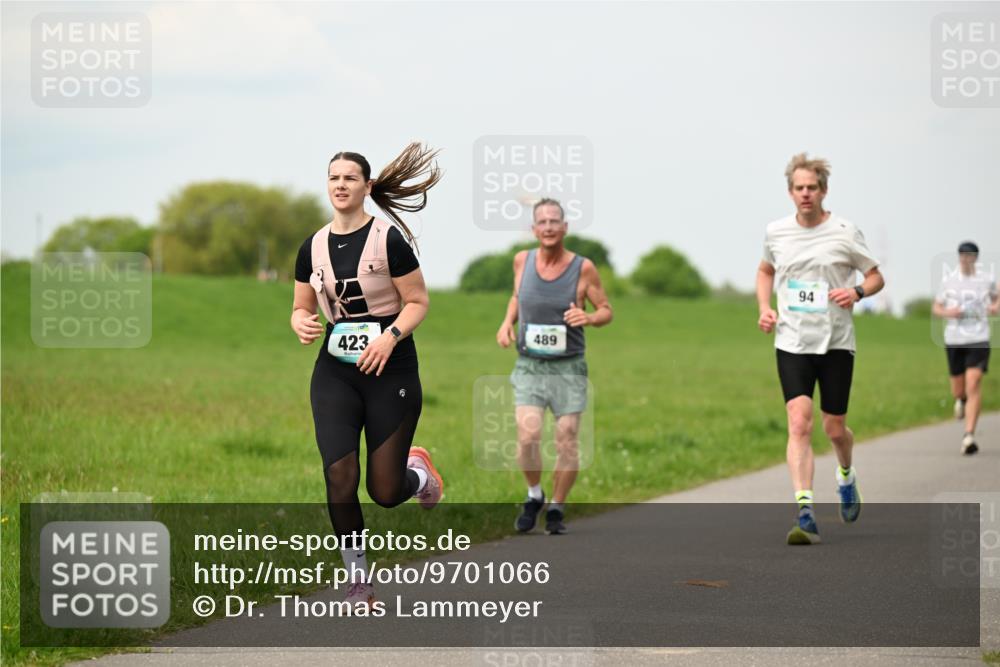10.05.2026 - 8. Wedeler Halbmarathon Dr. Thomas Lammeyer http://msf.ph/oto/9701066 10.05.2026 11:41:41 Laufen 423, 489 meine-sportfotos.de