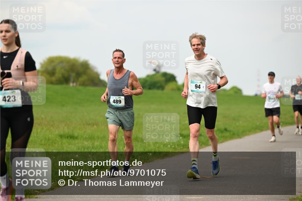 10.05.2026 - 8. Wedeler Halbmarathon Dr. Thomas Lammeyer http://msf.ph/oto/9701075 10.05.2026 11:41:43 Laufen 423, 489 meine-sportfotos.de