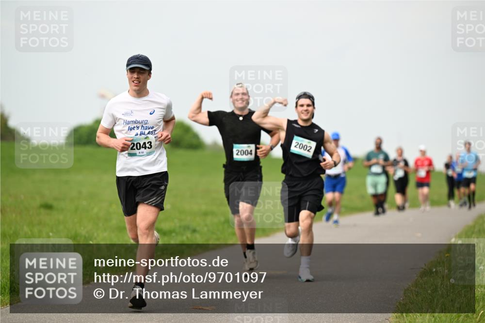 10.05.2026 - 8. Wedeler Halbmarathon Dr. Thomas Lammeyer http://msf.ph/oto/9701097 10.05.2026 11:41:48 Laufen 2043, 852, 2004, 2002 meine-sportfotos.de