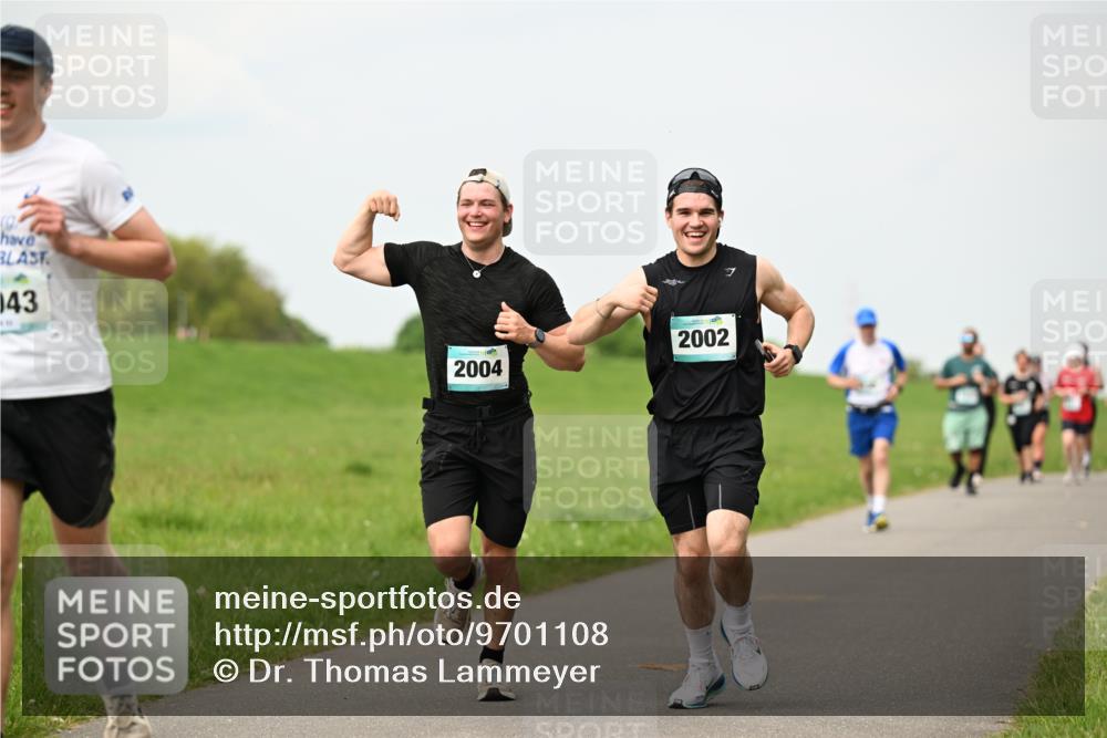 10.05.2026 - 8. Wedeler Halbmarathon Dr. Thomas Lammeyer http://msf.ph/oto/9701108 10.05.2026 11:41:50 Laufen 2004, 2002 meine-sportfotos.de