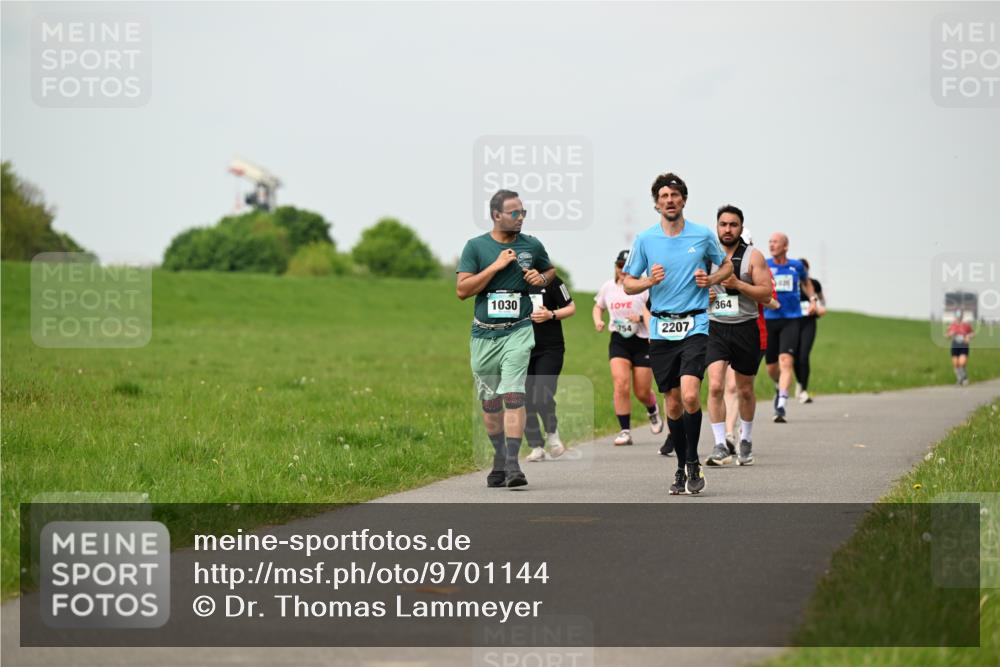 10.05.2026 - 8. Wedeler Halbmarathon Dr. Thomas Lammeyer http://msf.ph/oto/9701144 10.05.2026 11:41:58 Laufen 1030, 754, 2207, 364 meine-sportfotos.de