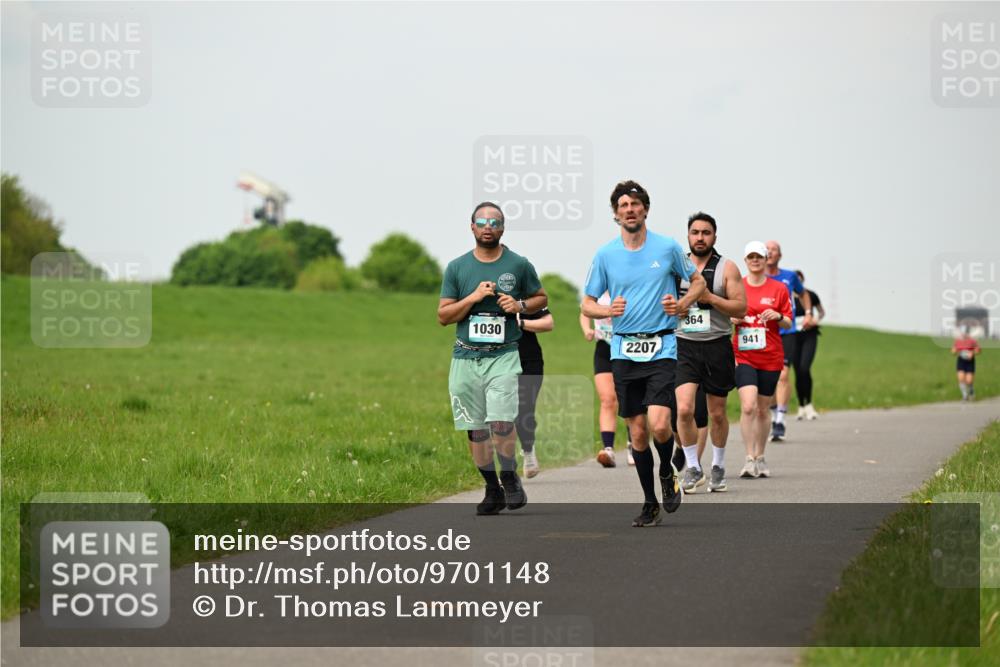 10.05.2026 - 8. Wedeler Halbmarathon Dr. Thomas Lammeyer http://msf.ph/oto/9701148 10.05.2026 11:41:59 Laufen 1030, 2207, 364, 941 meine-sportfotos.de