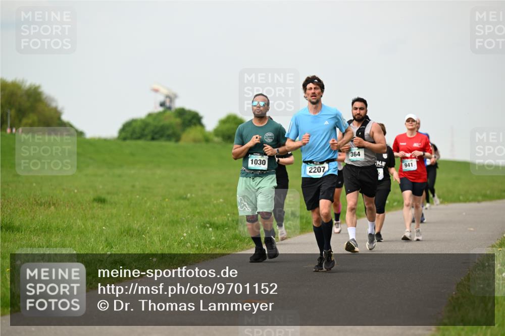 10.05.2026 - 8. Wedeler Halbmarathon Dr. Thomas Lammeyer http://msf.ph/oto/9701152 10.05.2026 11:42:00 Laufen 1030, 364, 941, 2207 meine-sportfotos.de