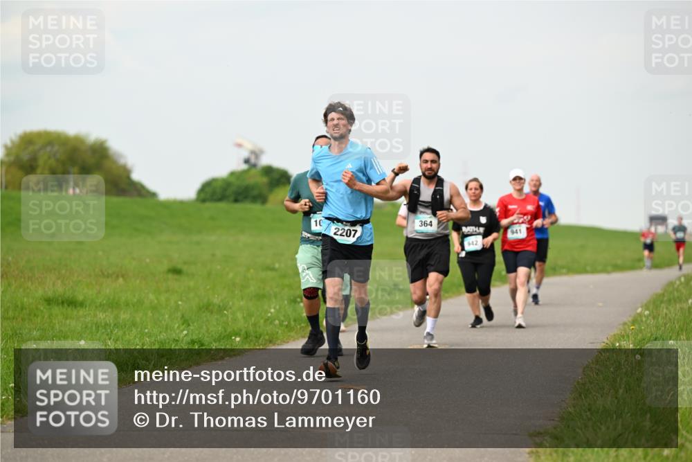 10.05.2026 - 8. Wedeler Halbmarathon Dr. Thomas Lammeyer http://msf.ph/oto/9701160 10.05.2026 11:42:01 Laufen 364, 2207, 941, 942 meine-sportfotos.de