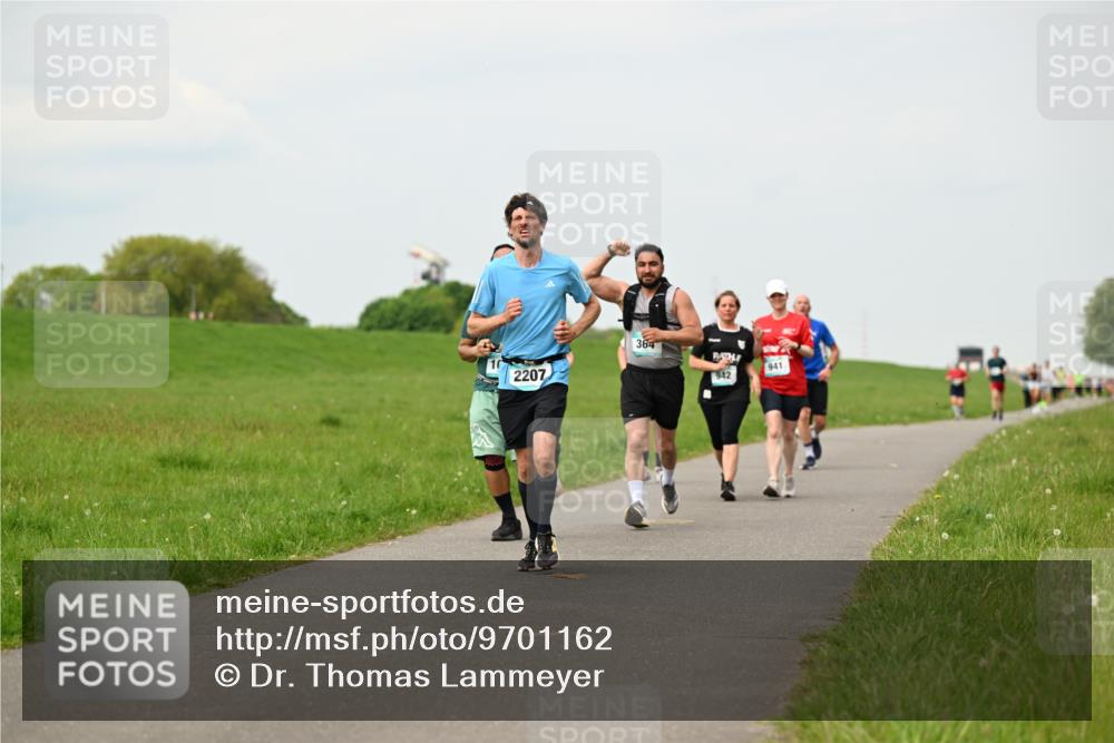 10.05.2026 - 8. Wedeler Halbmarathon Dr. Thomas Lammeyer http://msf.ph/oto/9701162 10.05.2026 11:42:01 Laufen 2207, 364, 942, 941 meine-sportfotos.de
