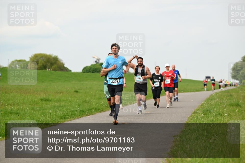 10.05.2026 - 8. Wedeler Halbmarathon Dr. Thomas Lammeyer http://msf.ph/oto/9701163 10.05.2026 11:42:01 Laufen 2207, 364, 941, 942 meine-sportfotos.de