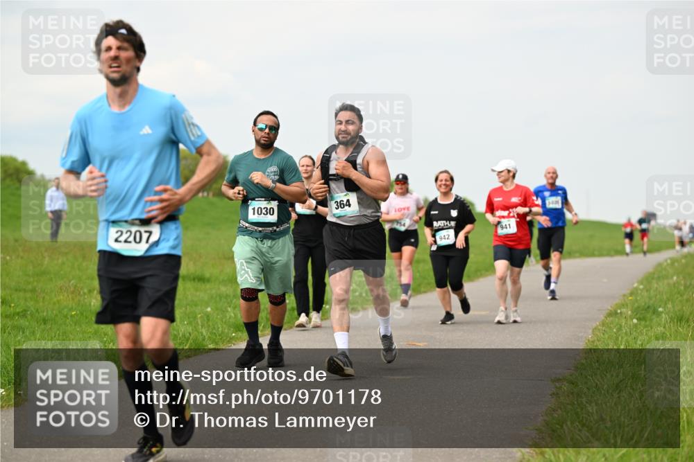 10.05.2026 - 8. Wedeler Halbmarathon Dr. Thomas Lammeyer http://msf.ph/oto/9701178 10.05.2026 11:42:04 Laufen 1030, 364, 2207, 941, 942 meine-sportfotos.de