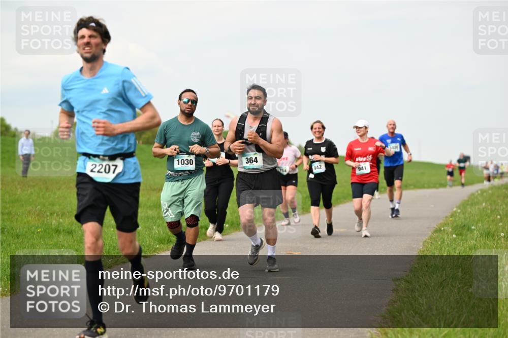 10.05.2026 - 8. Wedeler Halbmarathon Dr. Thomas Lammeyer http://msf.ph/oto/9701179 10.05.2026 11:42:04 Laufen 2207, 1030, 364, 942, 941 meine-sportfotos.de