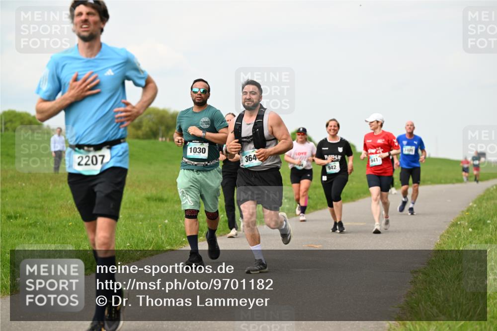 10.05.2026 - 8. Wedeler Halbmarathon Dr. Thomas Lammeyer http://msf.ph/oto/9701182 10.05.2026 11:42:04 Laufen 2207, 1030, 364, 942, 941 meine-sportfotos.de