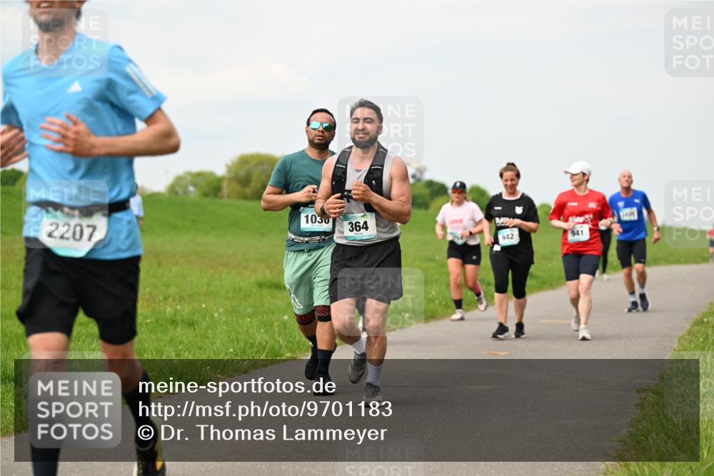 10.05.2026 - 8. Wedeler Halbmarathon Dr. Thomas Lammeyer http://msf.ph/oto/9701183 10.05.2026 11:42:04 Laufen 2207, 1030, 364, 942, 941 meine-sportfotos.de