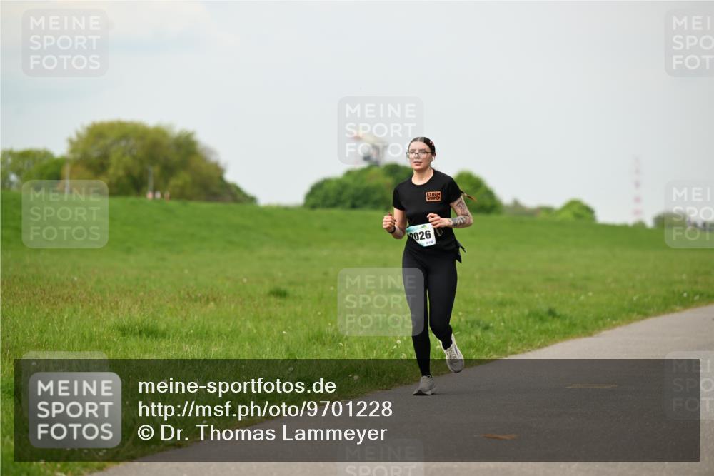 10.05.2026 - 8. Wedeler Halbmarathon Dr. Thomas Lammeyer http://msf.ph/oto/9701228 10.05.2026 11:42:13 Laufen 2026 meine-sportfotos.de