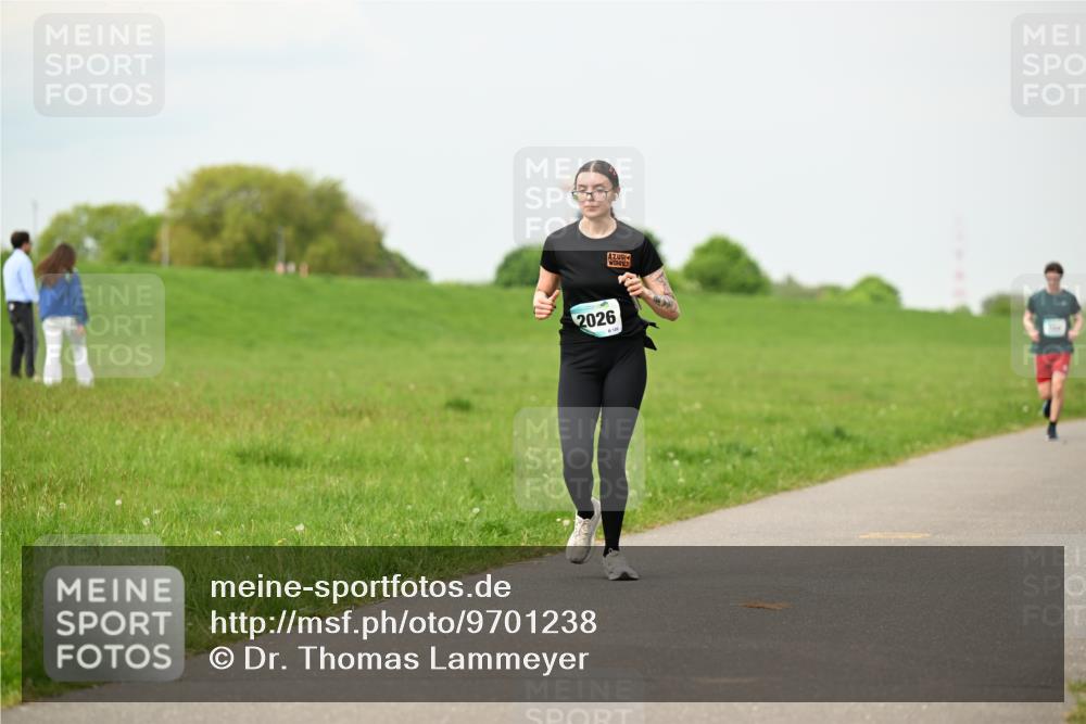 10.05.2026 - 8. Wedeler Halbmarathon Dr. Thomas Lammeyer http://msf.ph/oto/9701238 10.05.2026 11:42:15 Laufen 2026 meine-sportfotos.de